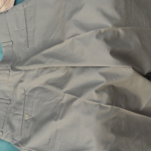 Levi's Men's Olive Pants NWT (34x32) - Picture 3 of 3